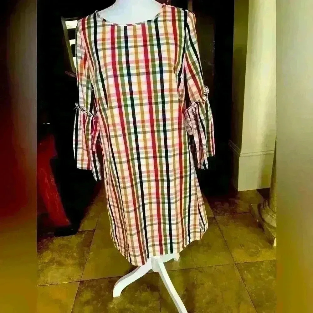 Crown and Ivy Ladies dress size Medium. Good condition. Flared sleeve. Boho vibe - Picture 4 of 9